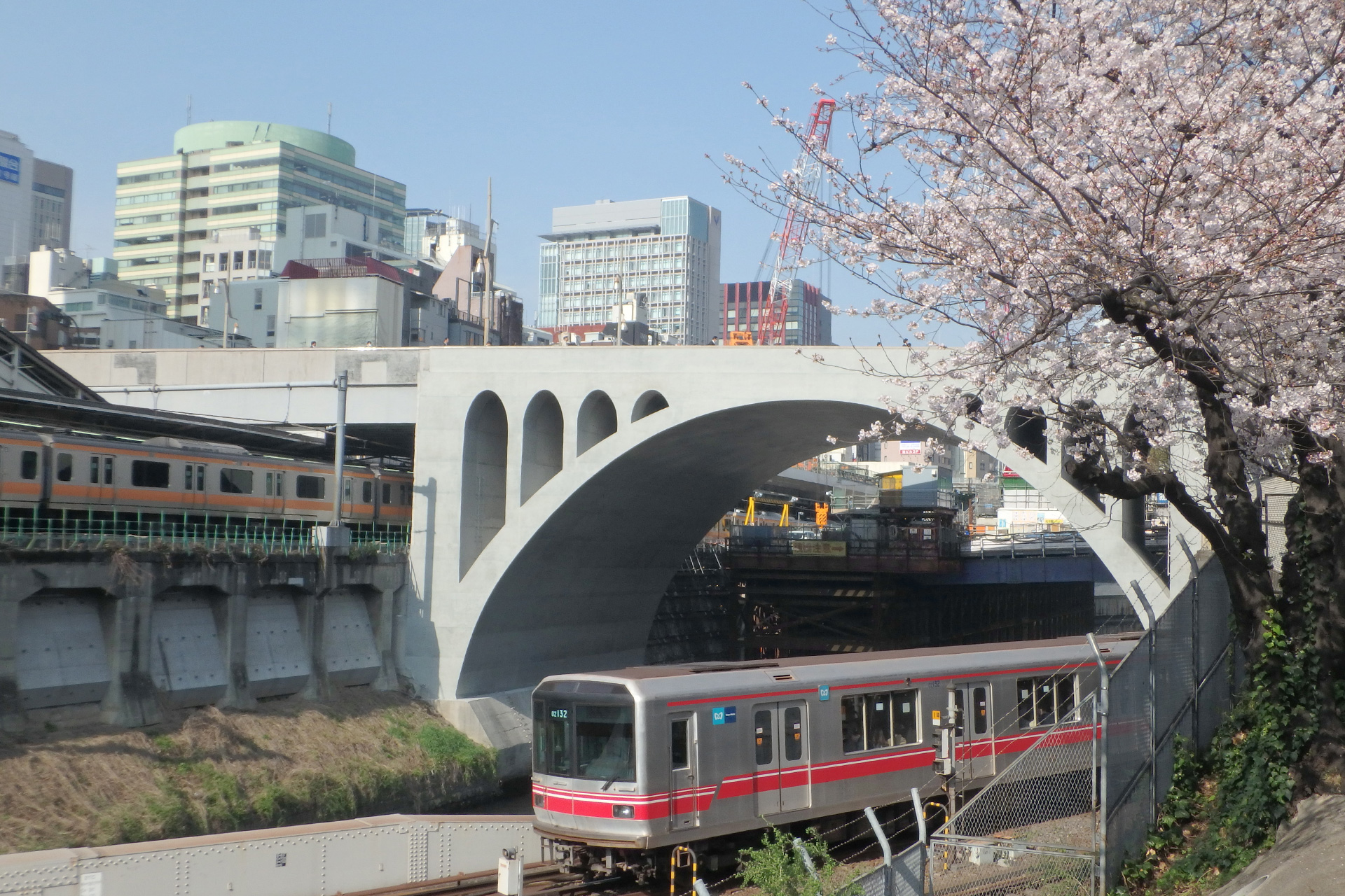 聖橋長寿命化工事 施工実績 土木事業 事業案内 東鉄工業株式会社