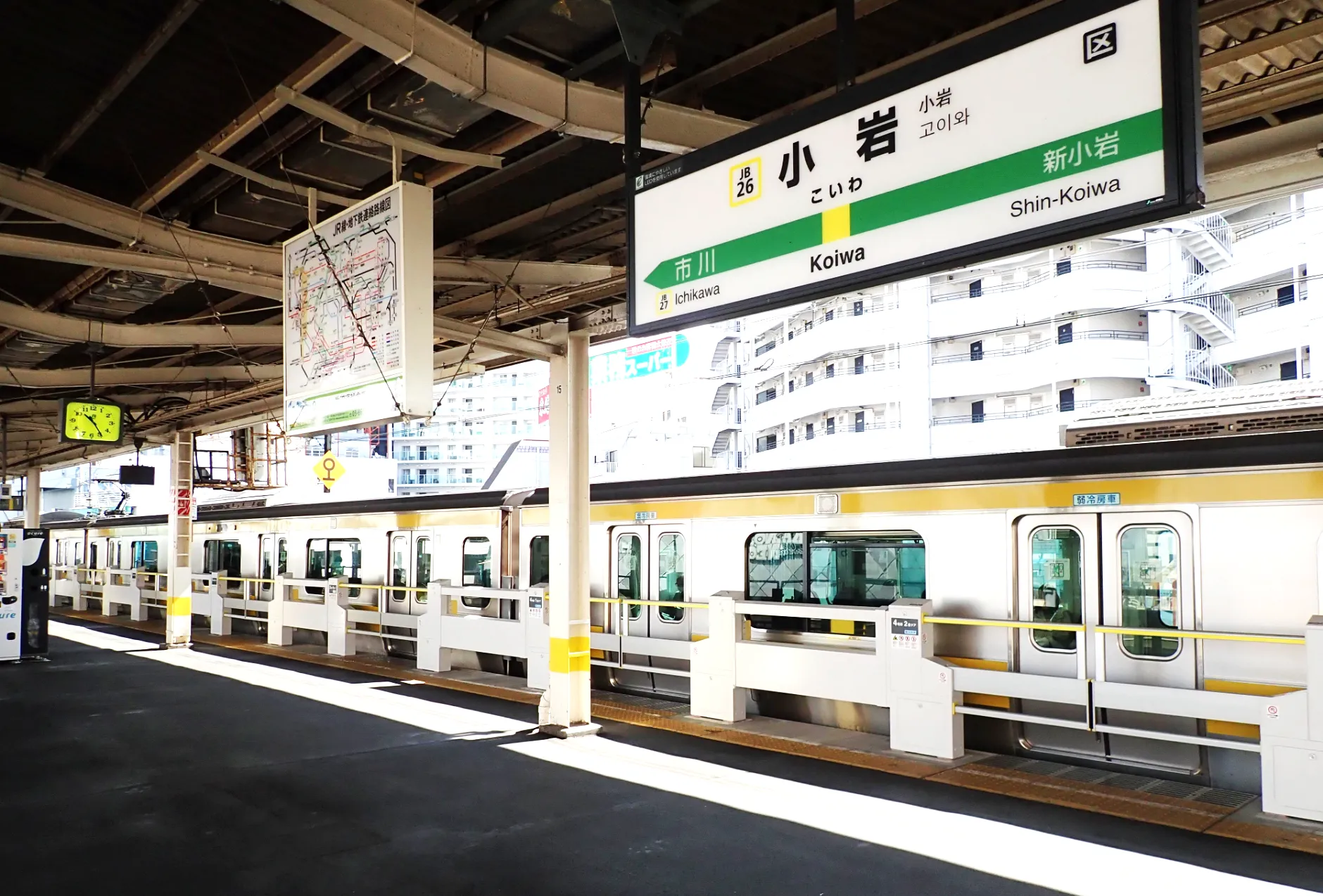 JR中央・総武線 小岩駅ホームドア新設に伴うホーム改良工事のサムネイル画像です