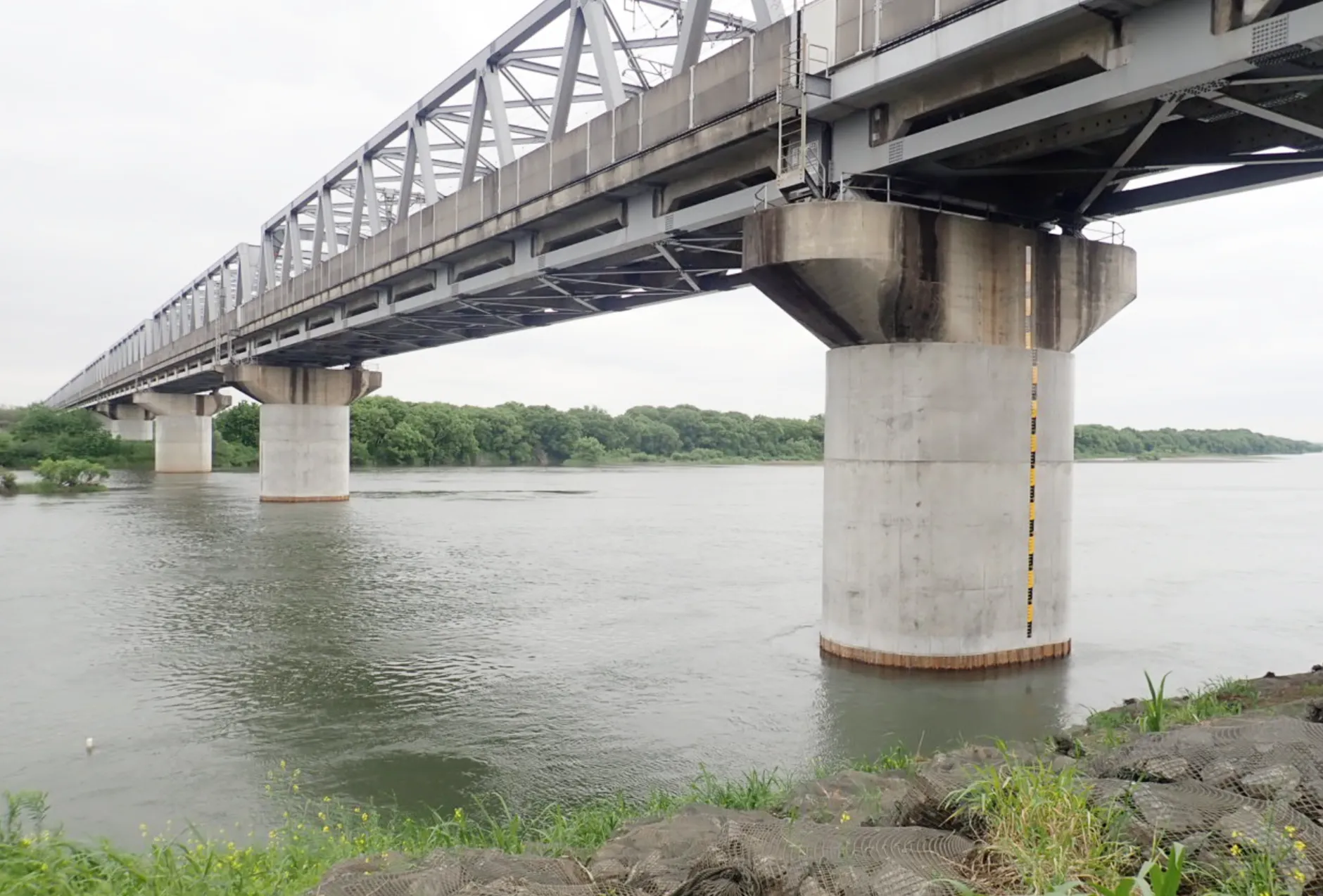 JR東北新幹線 大宮・小山間利根川橋りょう外橋脚補強工事のサムネイル画像です